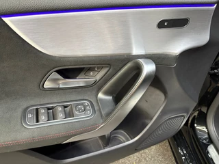 Mercedes-Benz A-Klasse Mercedes-Benz A-klasse 180 Business Solution AMG Pano Navi Clima Camera LED 19