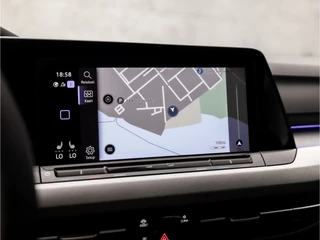 Volkswagen Golf Volkswagen Golf Variant 1.0 TSI Luxury Sport (APPLE CARPLAY, GROOT NAVI, SFEERVERLICHTING, STUUR/STOELVERWARMING, SPORTSTOELEN, KEYLESS, PARKEERSENSOREN, NIEUWSTAAT) - afbeelding nr 8