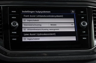 Volkswagen T-Roc Volkswagen T-Roc 2.0 TSI 190 PK 4Motion Sport - Automaat | Dig. Cockpit | Cruise Control | Stoelverw. | PDC | NAV + App. Connect | ECC | Afn. Trekhaak | LM 17