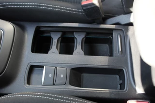 Ford Focus Ford Focus Wagon 1.0-125pk EcoBoost Mild-hybrid Titanium. Mooie, ruime, luxe en comfortabele Ford Focus wagon. Volautm. airco dual, camera, stoel-, stuur- en voorraamverw., easy entry/easy go, cruise control, Isofix, side- en lane assist, parkeersensoren v+a, LM wielen etc. - afbeelding nr 28