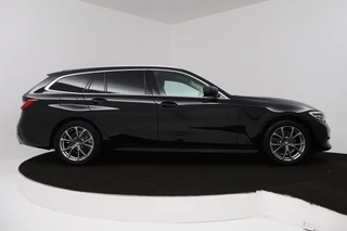 BMW 3 Serie BMW 3-serie Touring 318i Executive Edition (PARKEERSENSOREN, CRUISE CONTROL, NAVIGATIE, NL-AUTO, DEALER ONDERHOUDEN) - afbeelding nr 14