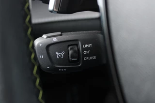 Peugeot 2008 Peugeot 2008 1.2 130PK AUTOMAAT GT PACK | NAVIGATIE | FULL LED KOPLAMPEN | DRAADLOZE APPLE CARPLAY/ANDROID AUTO | ADAPTIVE CRUISE CONTROL | CAMERA VOOR + ACHTER | CLIMATE CONTROL | LICHTMETALEN VELGEN 17