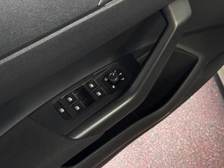 Volkswagen Polo Volkswagen Polo 2.0 TSI GTI 207PK PANO IQ LED/GRILL CAMERA STOELVERW ADAP.CRUIS ZWARTE.HEMEL 18'' LMV BEATS AUDIO 