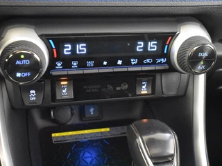 Toyota RAV4 Toyota RAV4 2.5 Hybrid AWD Bi-Tone Panoramadak | PDC V+A | Stoelverwarming | - afbeelding nr 35