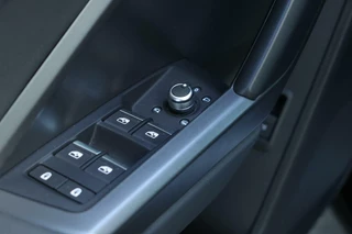 Audi Q3 Audi Q3 35 TFSI / 3x S-Line / 150PK / Automaat / Navi / Matrix LED / Keyless / 19