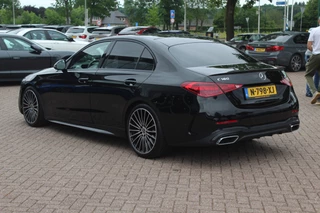 Mercedes-Benz C-Klasse Mercedes-Benz C-Klasse 180 AMG Line / Camera / Leder&Alcantara / 18'' / Navigatie / DAB / Dodehoek / Stoelverwarming / Cruise Control - afbeelding nr 3