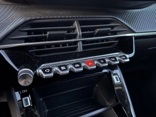 Peugeot 208 Peugeot 208 1.2 PureTech Style Carplay Airco Lane assist - afbeelding nr 11