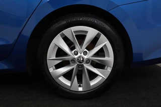 Škoda Octavia Skoda Octavia 1.0 e-TSI Sport | Carplay | Full LED | Navigatie |  Sfeerverlichting | DAB | Sportstoelen | Climate control | Parkeerhulp - afbeelding nr 30