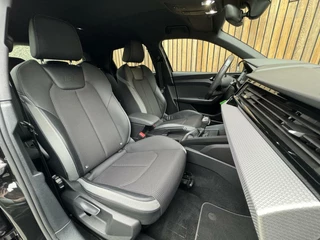 Audi A1 Sportback Audi A1 Sportback 30 TFSI S Line Automaat | Apple CarPlay | LED verlichting | Parkeersensoren achter | Rode remklauwen | Airconditioning | Cruise control | Lane assist | Half leer/stof - afbeelding nr 33