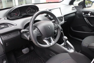 Peugeot 208 Peugeot 208 1.2 110PK AUTOMAAT SIGNATURE | NAVIGATIE | APPLE CARPLAY/ANDROID AUTO | PARKEERSENSOREN | DAB+ RADIO | LICHTMETALEN VELGEN | GETINTE RUITEN | CLIMATE CONTROL | CRUISE CONTROL | - afbeelding nr 6