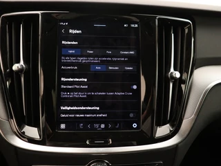 Volvo V60 Volvo V60 T6 PLUG-IN HYBRID LONG RANGE PLUS DARK 360GR CAM ACC BLIS HEAD-U - afbeelding nr 11