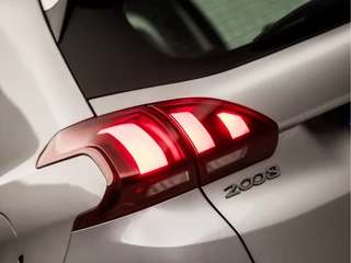 Peugeot 2008 Peugeot 2008 1.2 PureTech Sport Automaat (APPLE CARPLAY, NAVIGATIE, CAMERA, CLIMATE, LEDER, SPORTSTOELEN, PARKEERSENSOREN, CRUISE, LM VELGEN, NIEUWSTAAT) - afbeelding nr 27