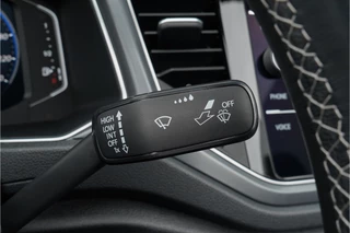 Volkswagen T-Roc Volkswagen T-Roc Cabrio 1.5 TSI R-Line ACC CarPlay Virtual Cockpit 18