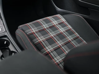 Volkswagen Golf Volkswagen Golf 2.0 TSI GTI Performance Pano Keyless Virtual Trekhaak - afbeelding nr 42