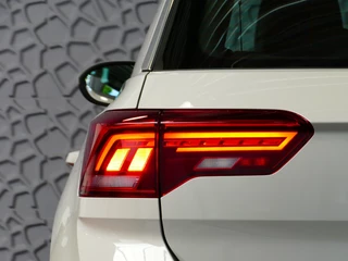 Volkswagen T-Roc Volkswagen T-Roc 1.5 TSI 150PK CARPLAY NAVI STOEL VERW. LED VIR.COCKPIT 03/2024 