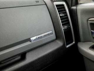 Dodge Ram 1500 402Pk Automaat (NAVIGATIE, CLIMATE, STUUR/STOELVERWARMING, CAMERA, LEDEREN SPORTSTOELEN, GETINT GLAS, TREKHAAK, CRUISE, BLUETOOTH, NIEUWSTAAT) - afbeelding nr 32