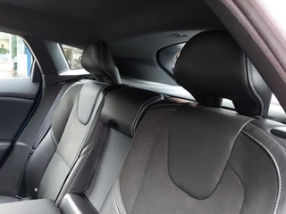 Volvo V40 Volvo V40 2.0 D2 R-Design Business | Origineel NL | Navi | Bi-Xenon | Clima | Cruise | Leder+Alcantara | Stoelverwarming | Pdc | Licht+Regensensor | 16''lm | Voorruitverwarming - afbeelding nr 24