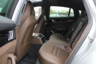 Porsche Panamera Porsche Panamera 2.9 4 E-Hybrid / Panoramadak / 360Camera / Achterasbesturing / Head-up / 21'' / Burmester / Softclose / Sportuitlaat / Sportdesign + Chrono / Keyless / DAB / ACC / Stoelventilatie - afbeelding nr 11