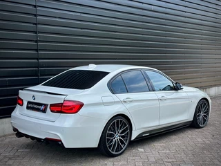 BMW 3 Serie BMW 3 Serie 320i M-PERFORMANCE VIRTUAL|M STOEL|LEDER|20'' M|CARPLAY - afbeelding nr 4