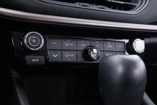 Jeep Compass Jeep Compass 4 x e 240 Plug-in Hybrid S | Half LEDER | 360 Camera | LED | CARPLAY - afbeelding nr 15