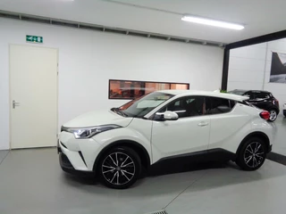 Toyota C-HR Toyota C-HR 1.2 Executive/ Camera/ Navi/ Led/ 18''/ Leder/ PDC - afbeelding nr 3