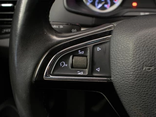 Škoda Karoq Skoda Karoq 1.0 TSI Ambition Sport (APPLE CARPLAY,NAVI,LED,CRUISE,CAMERA,CLIMATE,GETINT,SPORTSTOELEN,PDC,NETTESTAAT) - afbeelding nr 10