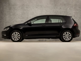 Volkswagen Golf (APPLE CARPLAY, GROOT NAVI, CLIMATE, STOELVERWARMING, DYNAMISCHE KNIPPERLICHTEN, ALCANTARA SPORTSTOELEN, ADAPTIVE CRUISE, PARKEERSENSOREN, LM VELGEN, NIEUWSTAAT) - afbeelding nr 2
