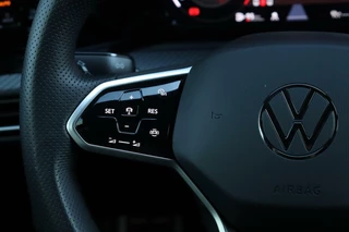 Volkswagen Golf Volkswagen Golf 8 1.5 TSI / 150PK! / 3x R-Line / ACC / DAB / LED / Camera / 17