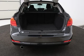 BMW 3 Serie BMW 3-serie Gran Turismo 320i Business | Sportstoelen | Navigatie |  Cruise control | Bluetooth | Parkeerhulp | Climate control - afbeelding nr 9