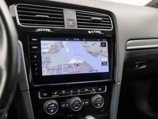 Volkswagen Golf 150Pk Automaat (DIGITAL COCKPIT, APPLE CARPLAY, LEDER, MEMORY SEATS, STOELVERWARMING, GETINT GLAS, CAMERA, SFEERVERLICHTING, ADAPTIVE CRUISE, LED KOPLAMPEN, NIEUWE APK, NIEUWSTAAT) - afbeelding nr 24