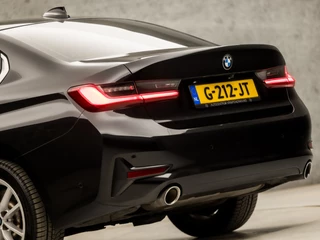 BMW 3 Serie 293Pk Automaat (APPLE CARPLAY, M STUUR, 1e EIGENAAR, GROOT NAVI, STOELVERWARMING, LEDEREN SPORTSTOELEN, CAMERA, ZWART HEMEL, GETINT GLAS, HIFI, LANE ASSIST, NIEUWE APK, NIEUWSTAAT) - afbeelding nr 13