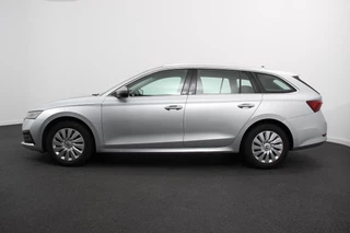 Škoda Octavia Skoda Octavia Combi 1.0 e-TSI 110pk MHEV DSG Style | Navigatie | Apple Carplay/Android Auto | Parkeersensor achter | Camera | Adaptive Cruise Control | Stoelverwarming | Ledverlichting | Climate Control - afbeelding nr 7