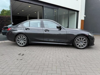 BMW 3 Serie BMW 3 Serie 320i M-Sport,1e Eig,Half Leer,LED,Carplay,Dealer OH,Lane Ass., - afbeelding nr 24