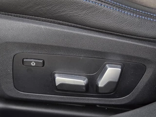 BMW 3 Serie BMW 3-serie Touring 330e xDrive M SPORT | PANORAMA | LASER | DRIVING ASS. PROF | HARMAN KARDON | - afbeelding nr 28