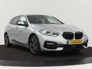 BMW 1 Serie BMW 1-serie 118i M Sport | Trekhaak | Carplay | Navigatie |  Sportstoelen | Half leder | Full LED | Climate control | Parkeerhulp - afbeelding nr 35