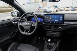Ford Focus Ford Focus 2.3 Ecoboost 280pk ST-3 | Sper Differentieel | Panoramadak | Adaptive cruise control |Winter Pack | Trekhaak Afneembaar - afbeelding nr 22