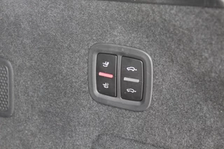 Porsche Cayenne Porsche Cayenne Coupé 3.0 / Trekhaak / Panoramadak / Camera / Luchtvering / 22'' / Bose / Stoelventilatie / Sportchrono / Stoelverwarming / DAB / ACC - afbeelding nr 37