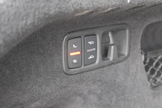 Audi Q8 Audi Q8 55 TFSI e quattro Pro Line S / Vol opties!! / Trekhaak / Panoramadak / 360Camera / Head-up / 22'' / Softclose / B&O / Luchtvering / Keyless / Stuurverwarming / Sfeerverlichting / Stoelventilatie + verwarming / Dodehoek / - afbeelding nr 40