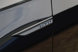 Volkswagen Golf Volkswagen Golf 2.0 TDI 147kW/200PK GTD Pano/Leder/IQ.Light/HK/Camera/Head-up/Elek. stoel/DCC/19