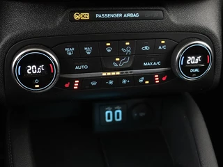 Ford Focus Ford Focus 1.0 EcoBoost Titanium X | Stoel & stuurverwarming | Trekhaak | Adaptive cruise | Camera | Full LED | Carplay | B&O Sound | Digital Cockpit | Keyless | Climate control - afbeelding nr 29
