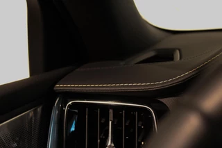 Volvo V60 Volvo V60 2.0 T6 Recharge AWD R-Design HEICO | PANO | B&W - afbeelding nr 39
