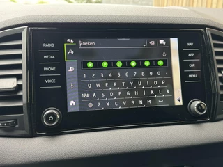 Škoda Karoq Skoda Karoq 1.5 TSI Sportline Automaat | Panoramadak | LED | Stoelverwarming | Adaptieve cruise control | Dode hoek detectie | Trekhaak uitklapbaar | Canton HiFi | Elektrisch bedienbare achterklep | Parkeersensoren voor en achter | Achteruitrijcamera - afbeelding nr 17