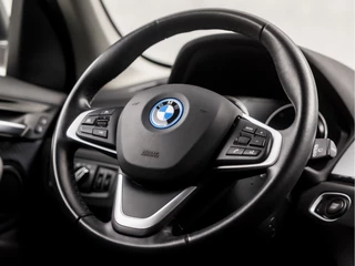 BMW X1 221Pk Automaat (GROOT NAVI, CLIMATE, ALCANTARA, ELEK ACHTERKLEP, SPORTSTOELEN, PARKEERSENSOREN, LED KOPLAMPEN, DAB+, NIEUWSTAAT) - afbeelding nr 17