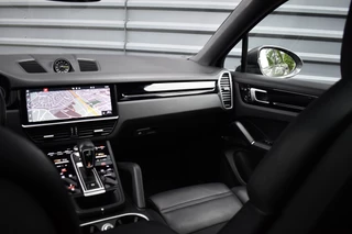 Porsche Cayenne | Panoramadak | Sport Chrono | Achterasbesturing | 21'' Velgen | Leder Dashbord | Orig. NL | - afbeelding nr 29