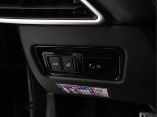 Jaguar XE Jaguar XE 2.0 D R-Sport-Pack Aut. *LEATHER-MICROFIBRE | BI-XENON | NAVI-FULLMAP | MERIDIAN-SOUND | HEATED-SPORTSEATS | CAMERA | ECC | KEYLESS | PDC | SHIFT-PADDLES | LANE-ASSIST | CRUISE | 17''ALU* - afbeelding nr 19