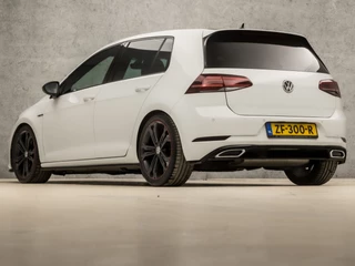 Volkswagen Golf 150Pk Automaat (DIGITAL COCKPIT, APPLE CARPLAY, LEDER, MEMORY SEATS, STOELVERWARMING, GETINT GLAS, CAMERA, SFEERVERLICHTING, ADAPTIVE CRUISE, LED KOPLAMPEN, NIEUWE APK, NIEUWSTAAT) - afbeelding nr 3