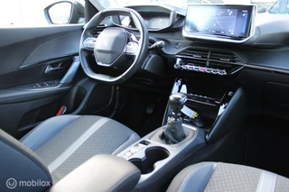 Peugeot 2008 Peugeot 2008 1.2 PureTech Allure, Digitaal dashboard, Pdc voor/achter + camera, App connect, Donker glas, Cruise, Clima, Navi, Full led. - afbeelding nr 16