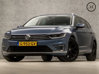 Volkswagen Passat 218Pk Automaat (DIGITAL COCKPIT, APPLE CARPLAY, GROOT NAVI, CAMERA, GETINT GLAS, ALCANTARA, SPORTSTOELEN, ADAPTIVE CRUISE, STOELVERWARMING, LED KOPLAMPEN, KEYLESS, NIEUWSTAAT) - afbeelding nr 1