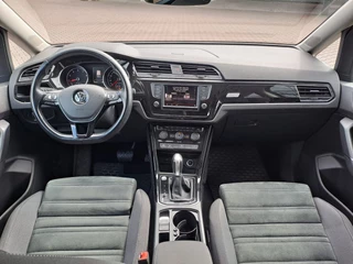 Volkswagen Touran | Automaat | Navi | Trekhaak | Stoel- en stuurverwarming | ACC | LED | - afbeelding nr 4