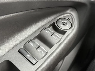 Ford Kuga Ford Kuga 1.5 Ecoboost Titanium Styling Pack 150pk | Trekhaak | Panoramadak | Touch Screen | Xenon | Achteruitrijcamera - afbeelding nr 30